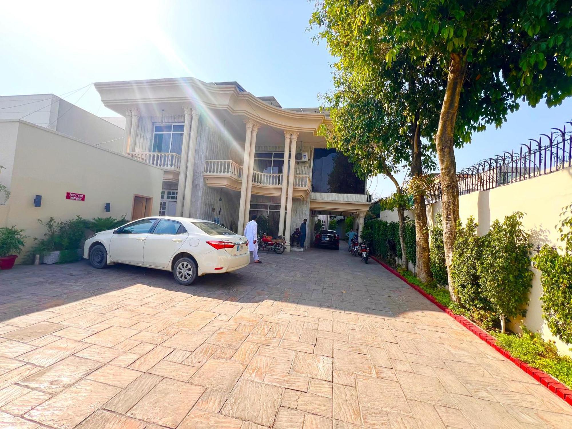 Shelton Guest House Исламабад Екстериор снимка
