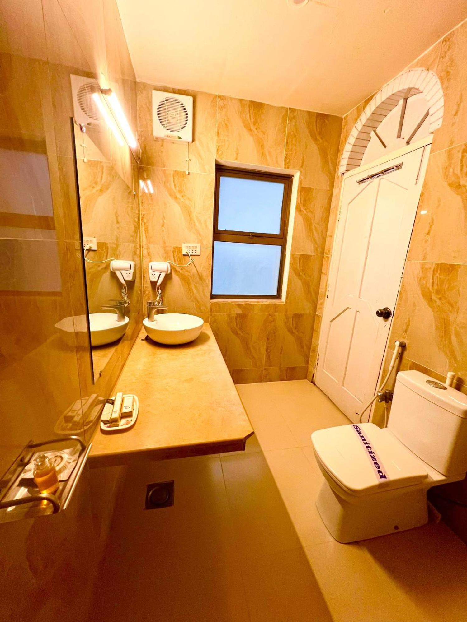Shelton Guest House Исламабад Екстериор снимка