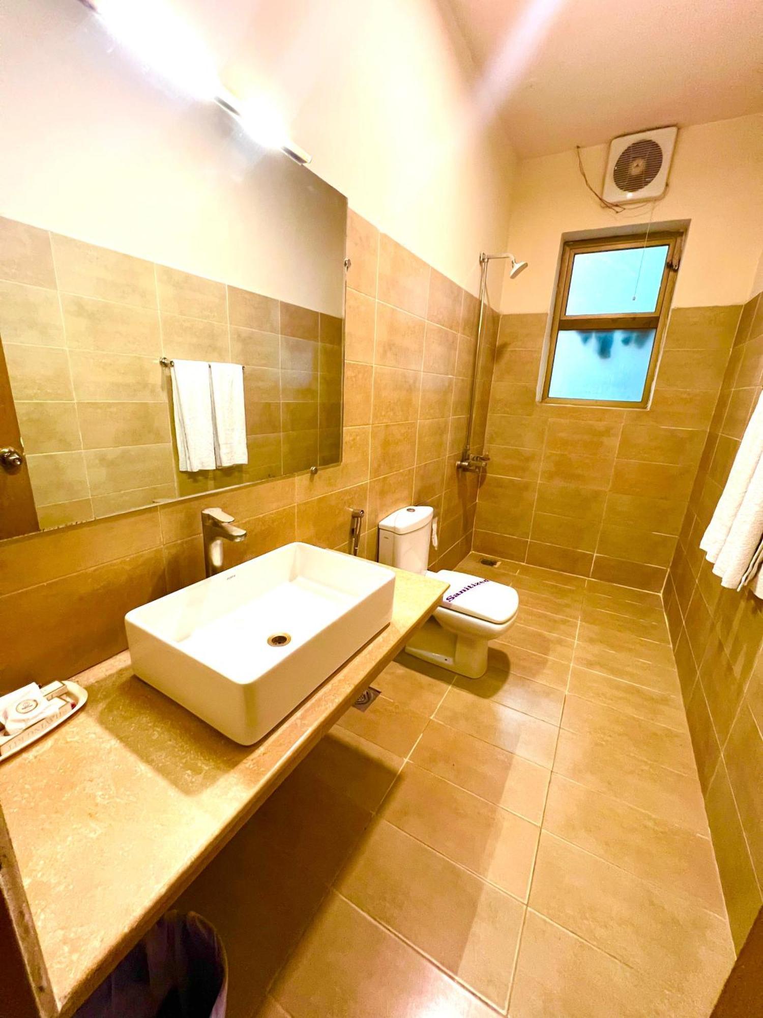 Shelton Guest House Исламабад Екстериор снимка